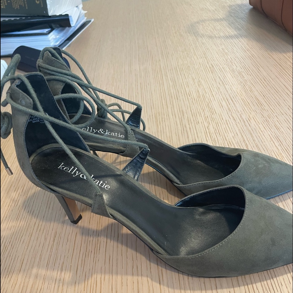 Green suede almond toe pumps with ankle strap. Size 11 Kelly & Katie.